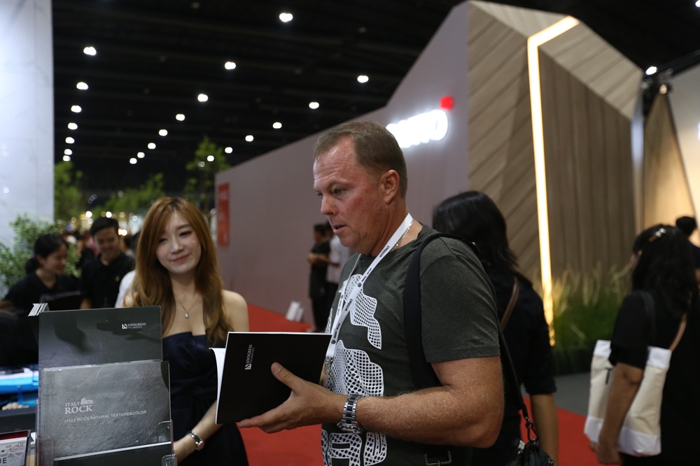 How to Collect Leads at a Trade Show