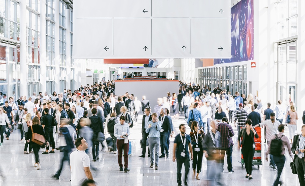 trade show planning: crowd of people walking on a trade show in london